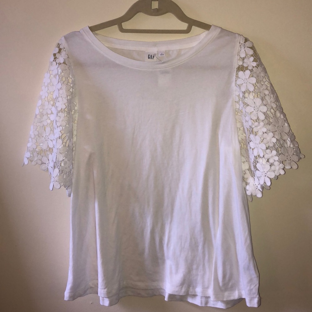 Gap white t-shirt